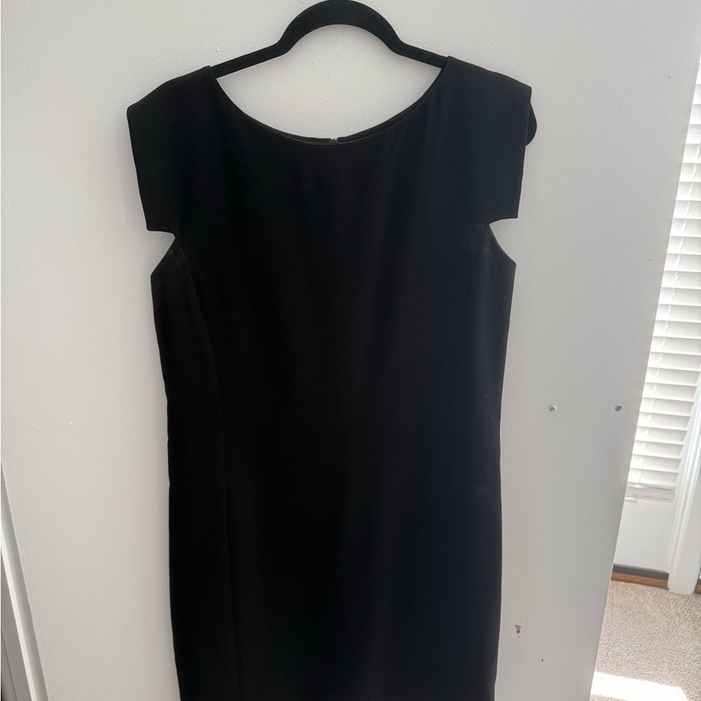 MM Lafleur Black Cap Sleeve Midi Sheath Dress